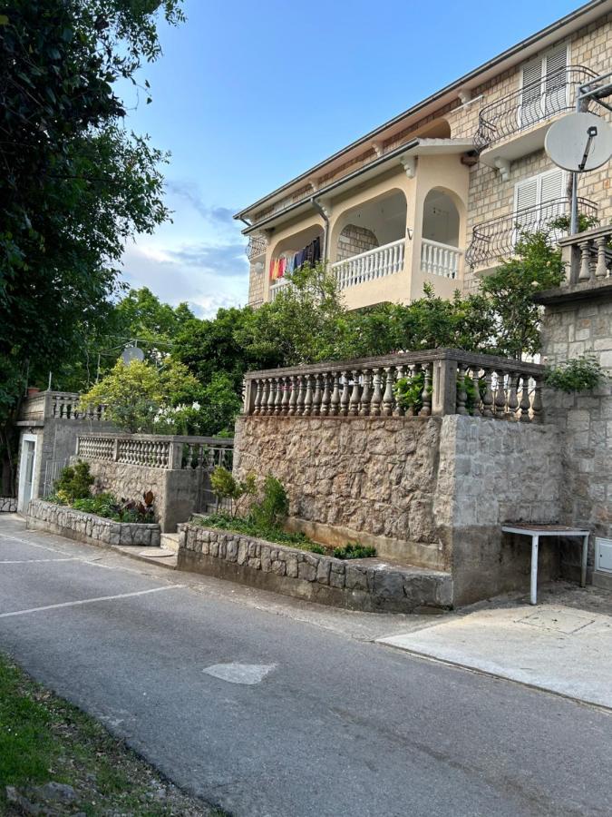 Lazarus Bigova Apartments Tivat Ngoại thất bức ảnh