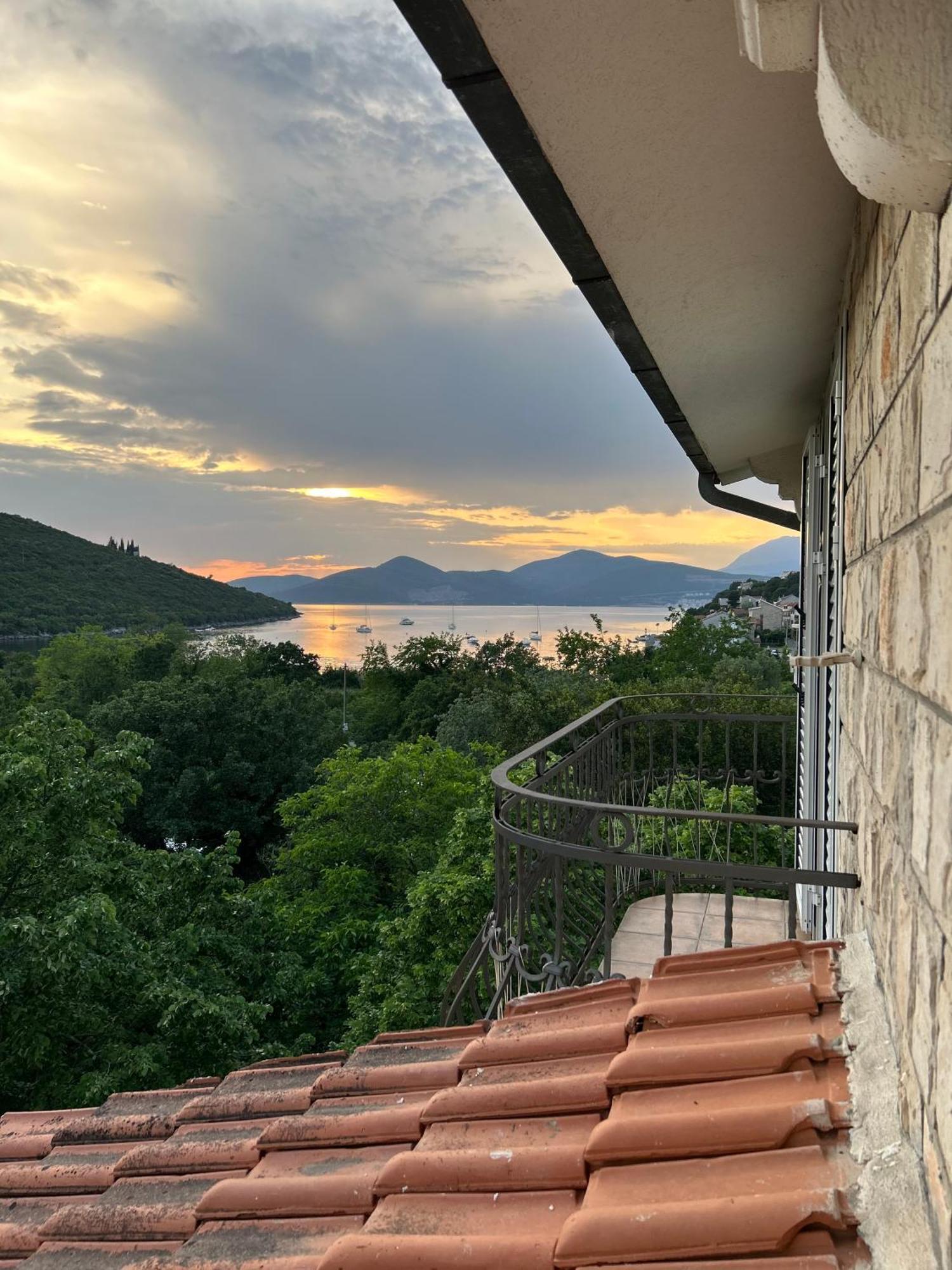 Lazarus Bigova Apartments Tivat Ngoại thất bức ảnh