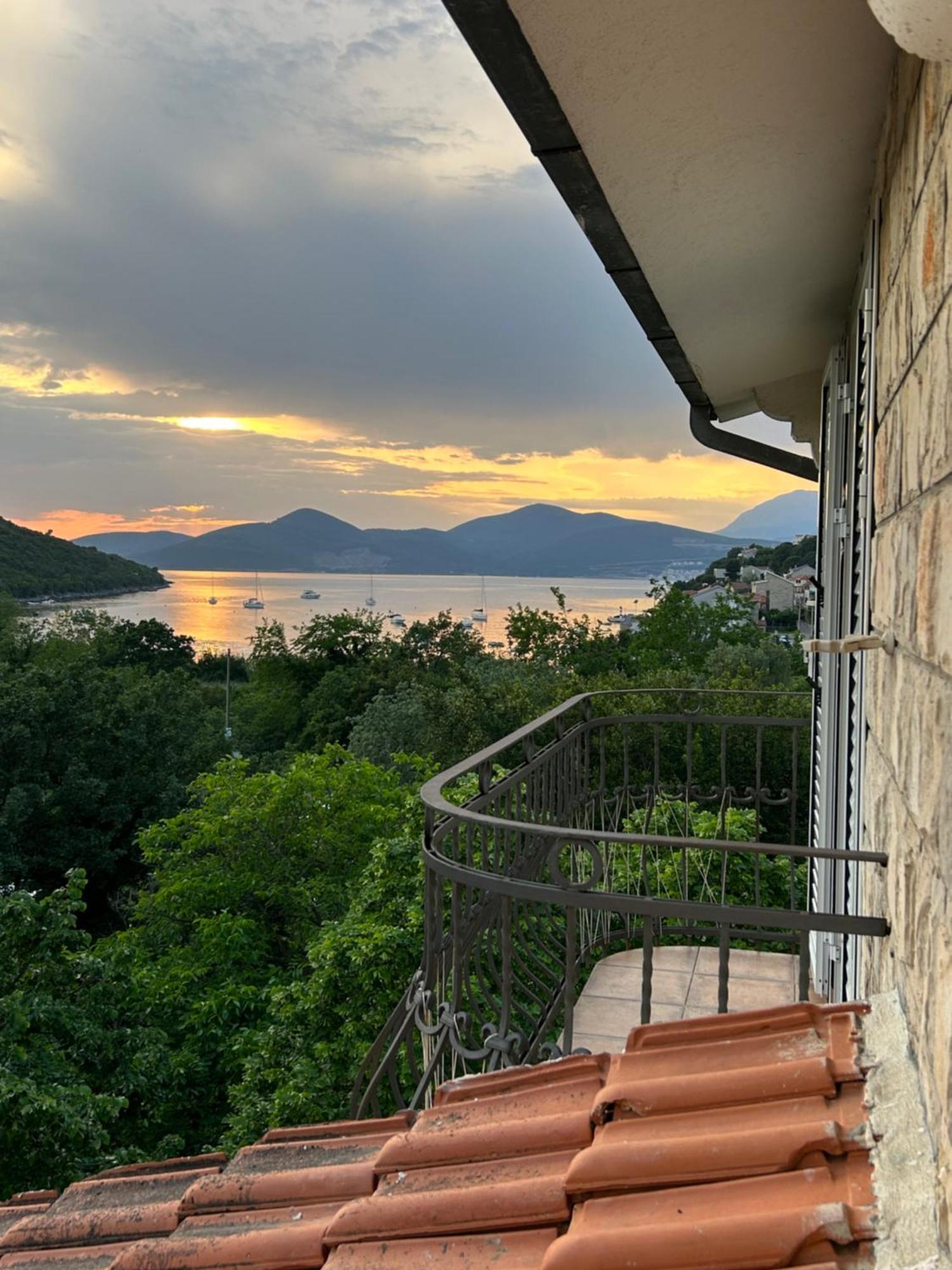 Lazarus Bigova Apartments Tivat Ngoại thất bức ảnh