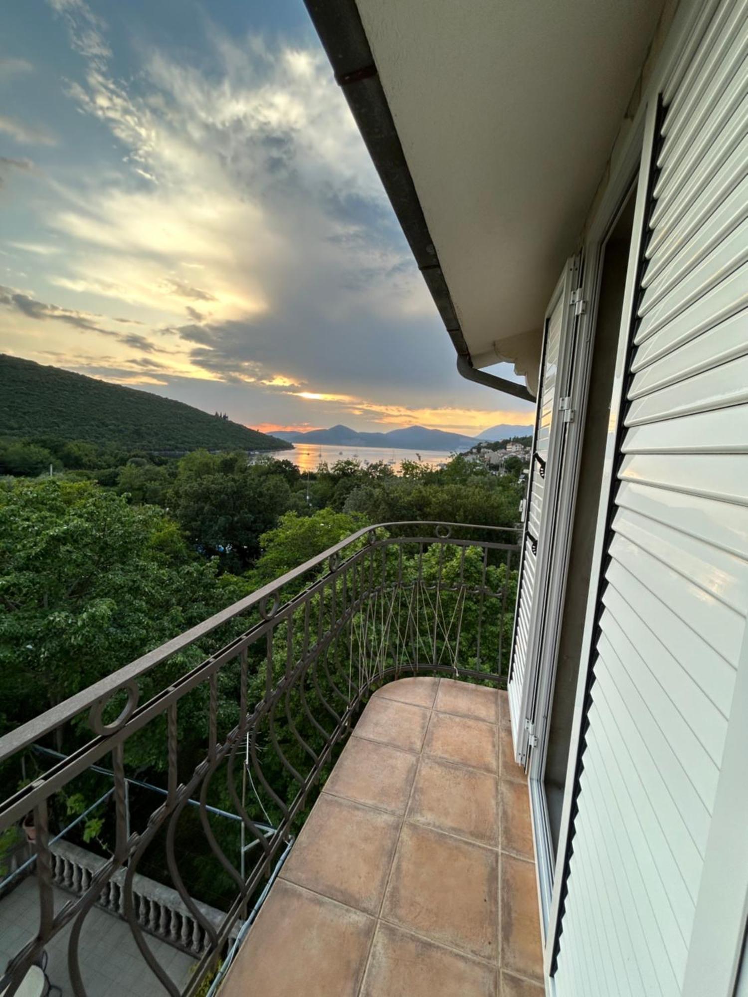 Lazarus Bigova Apartments Tivat Ngoại thất bức ảnh